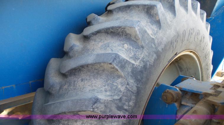 image for item K6754 Kinze 1040 grain cart