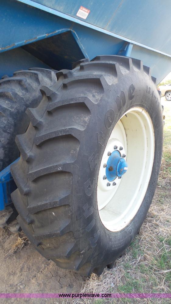 image for item K6754 Kinze 1040 grain cart