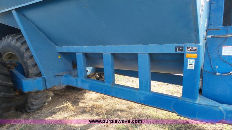 image for item K6754 Kinze 1040 grain cart