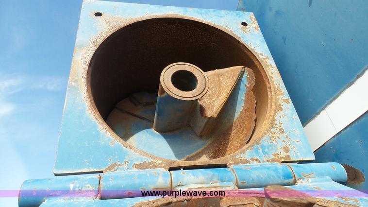 image for item K6754 Kinze 1040 grain cart