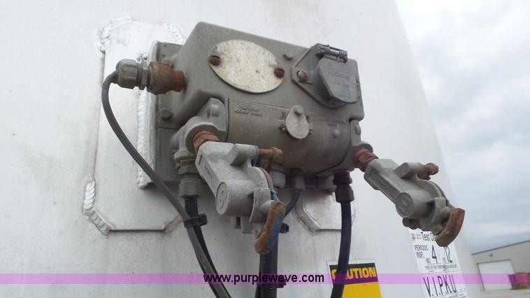 image for item K6822 1986 VIM tank trailer