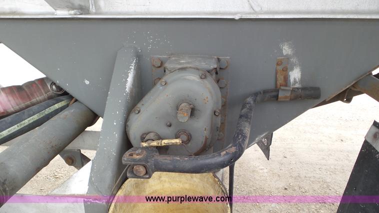 image for item K6822 1986 VIM tank trailer