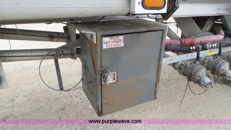 image for item K6822 1986 VIM tank trailer