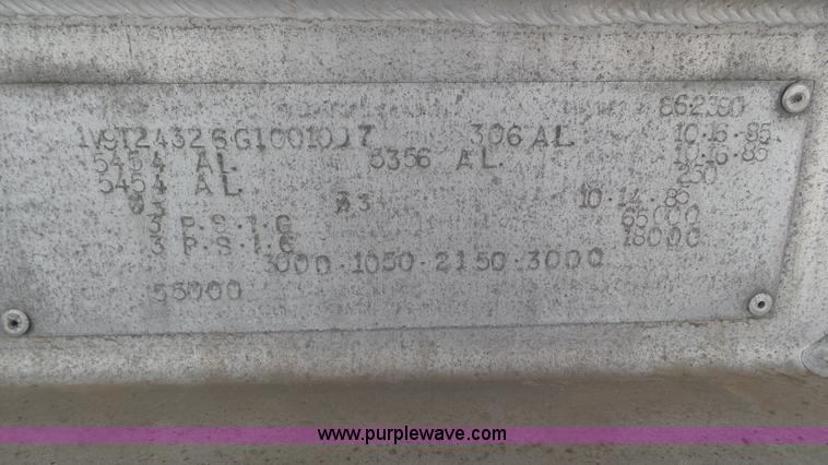 image for item K6822 1986 VIM tank trailer