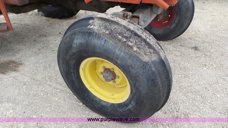 image for item K6823 Massey-Ferguson 1130 tractor