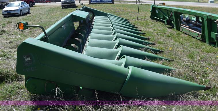 image for item K8748 1998 John Deere 1293 corn head