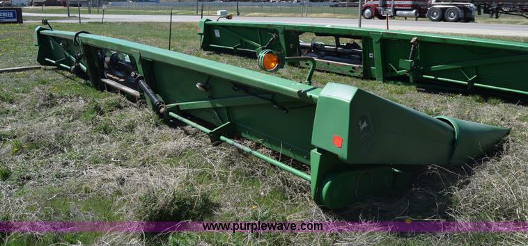 image for item K8748 1998 John Deere 1293 corn head