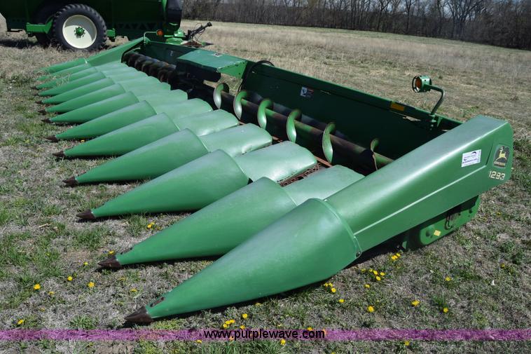image for item K8748 1998 John Deere 1293 corn head