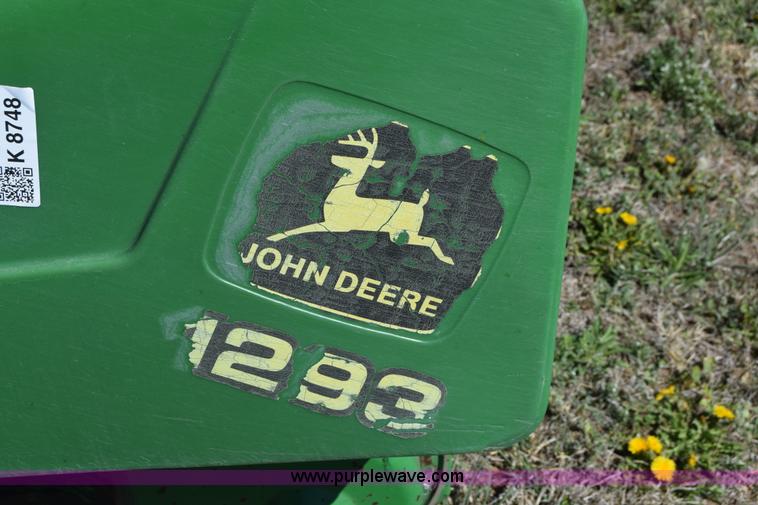 image for item K8748 1998 John Deere 1293 corn head