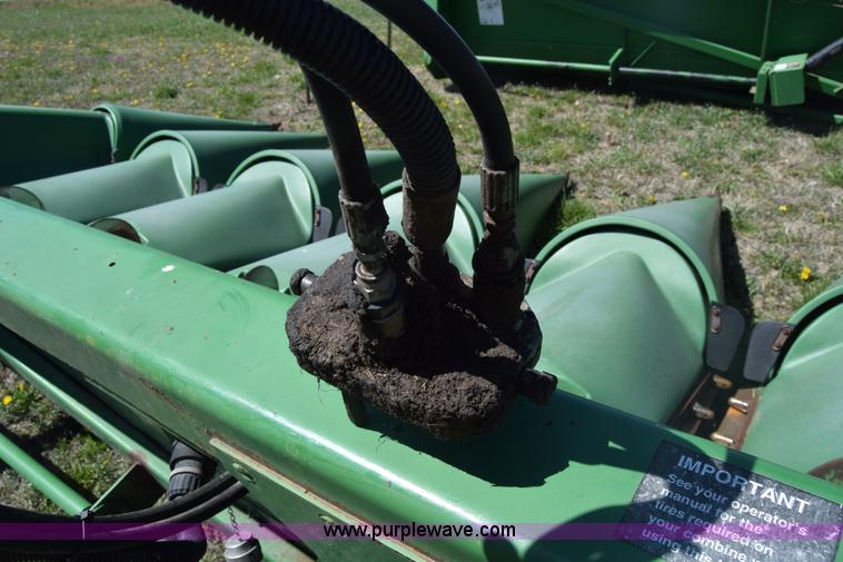 image for item K8748 1998 John Deere 1293 corn head