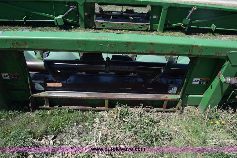 image for item K8748 1998 John Deere 1293 corn head