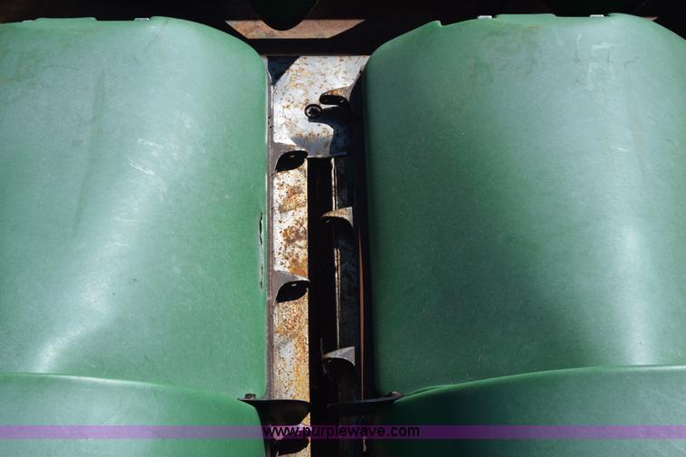 image for item K8748 1998 John Deere 1293 corn head