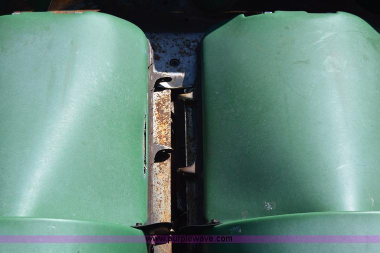 image for item K8748 1998 John Deere 1293 corn head