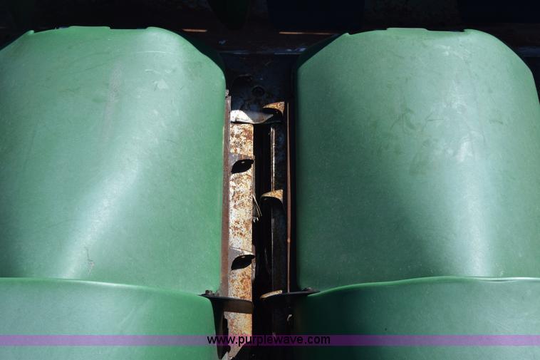 image for item K8748 1998 John Deere 1293 corn head