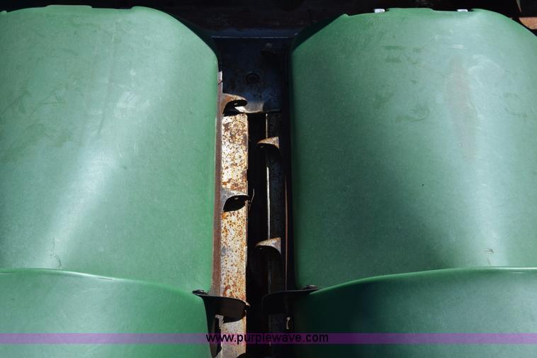 image for item K8748 1998 John Deere 1293 corn head