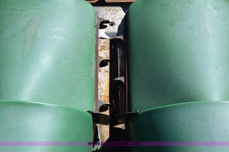 image for item K8748 1998 John Deere 1293 corn head