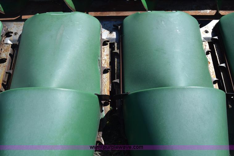 image for item K8748 1998 John Deere 1293 corn head