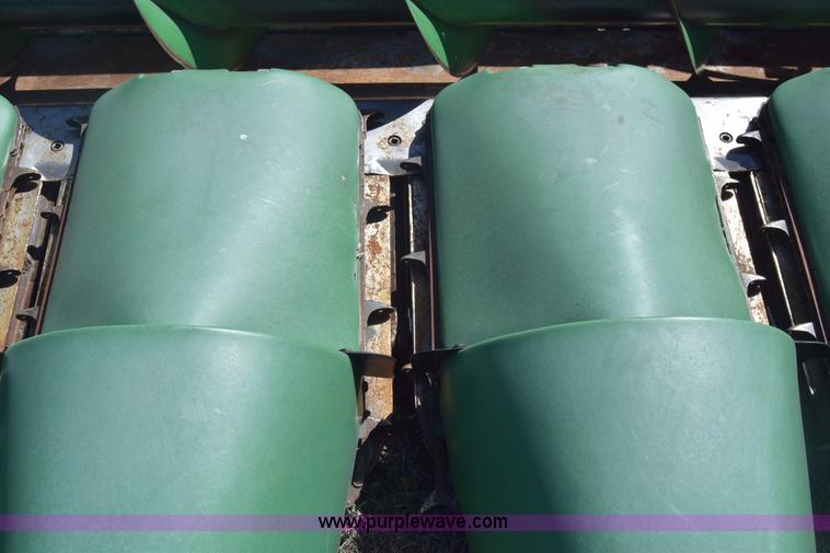 image for item K8748 1998 John Deere 1293 corn head