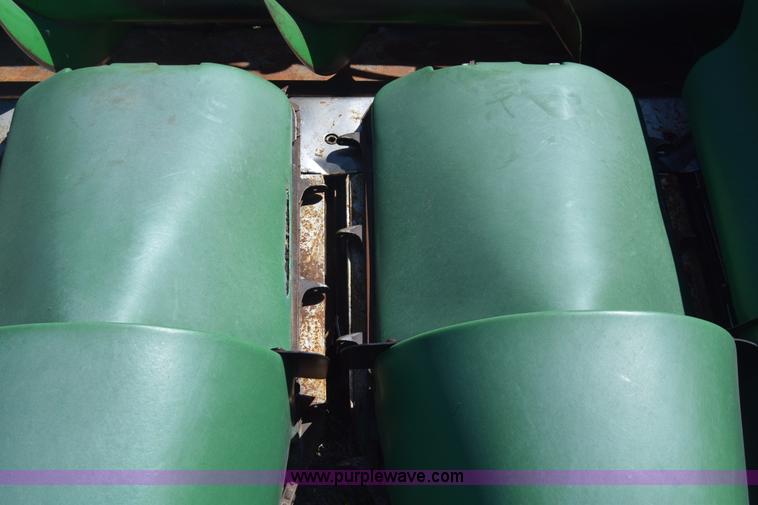 image for item K8748 1998 John Deere 1293 corn head