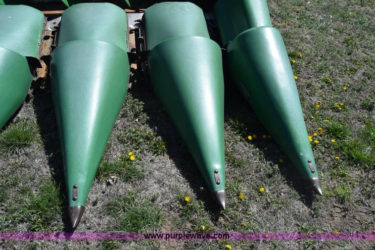 image for item K8748 1998 John Deere 1293 corn head