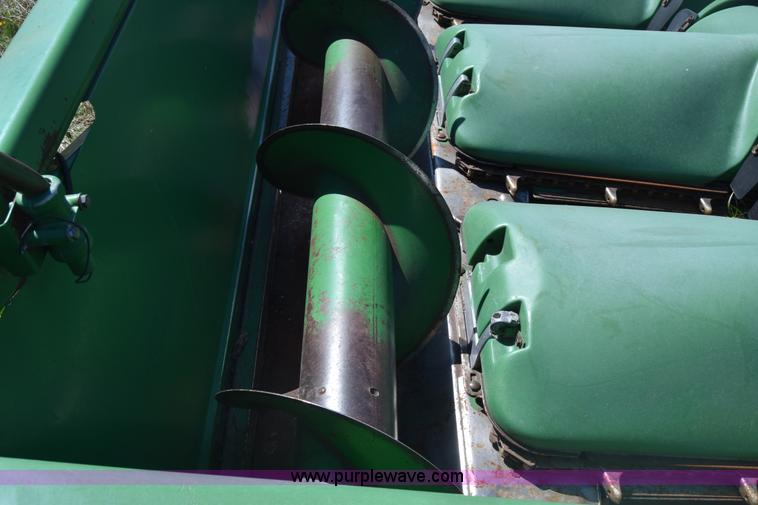 image for item K8748 1998 John Deere 1293 corn head