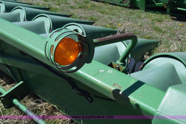 image for item K8748 1998 John Deere 1293 corn head