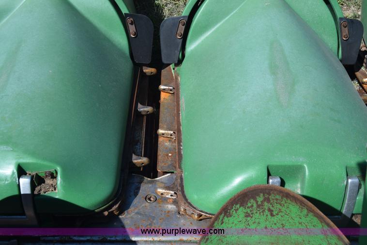image for item K8748 1998 John Deere 1293 corn head