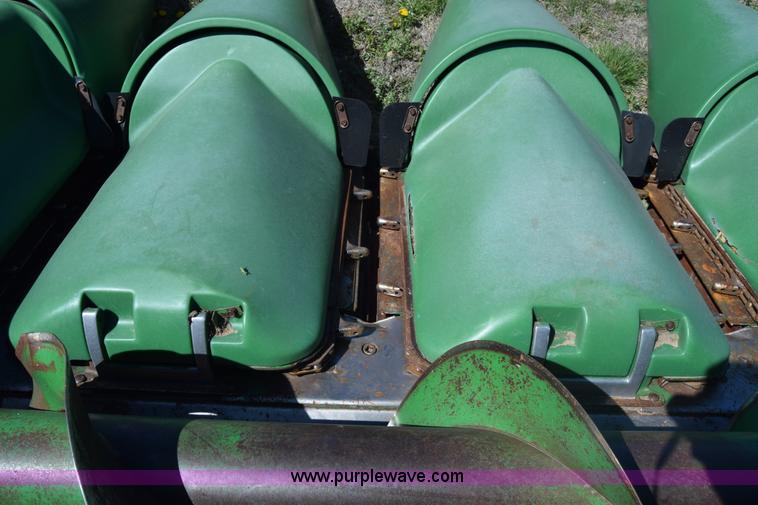 image for item K8748 1998 John Deere 1293 corn head