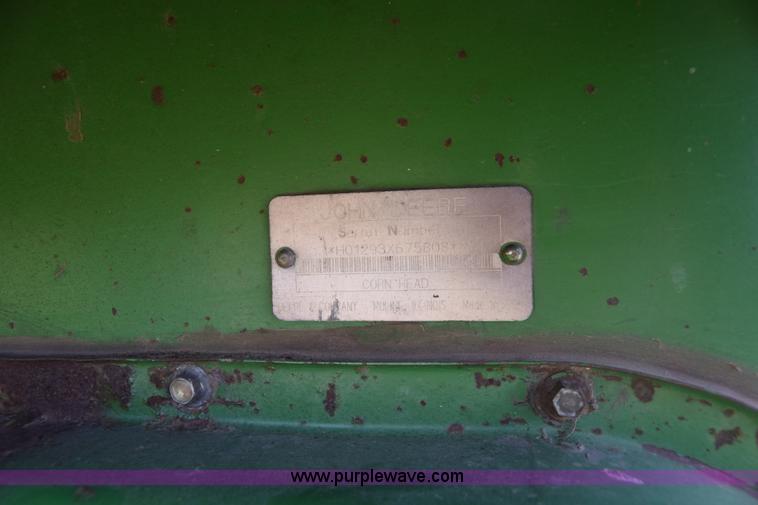 image for item K8748 1998 John Deere 1293 corn head