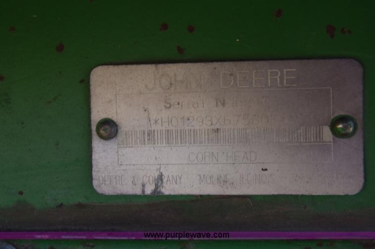 image for item K8748 1998 John Deere 1293 corn head