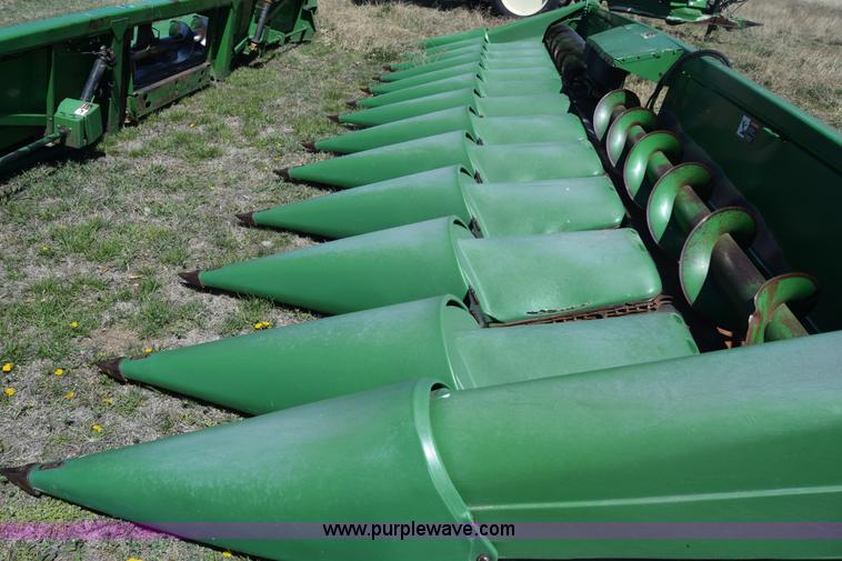 image for item K8748 1998 John Deere 1293 corn head