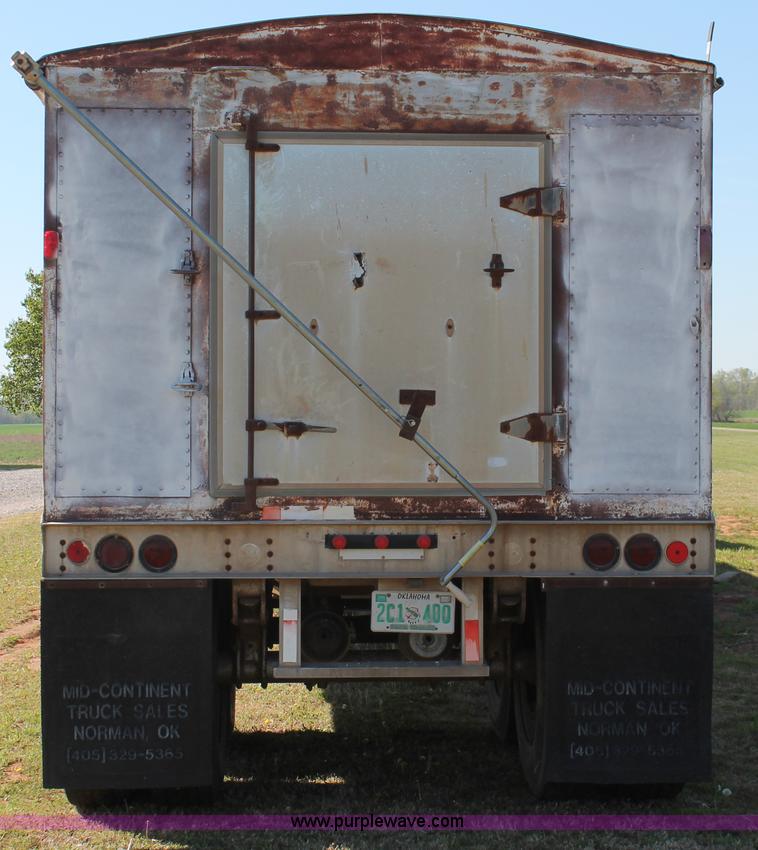 image for item K8987 1981 Barrett double hopper grain trailer