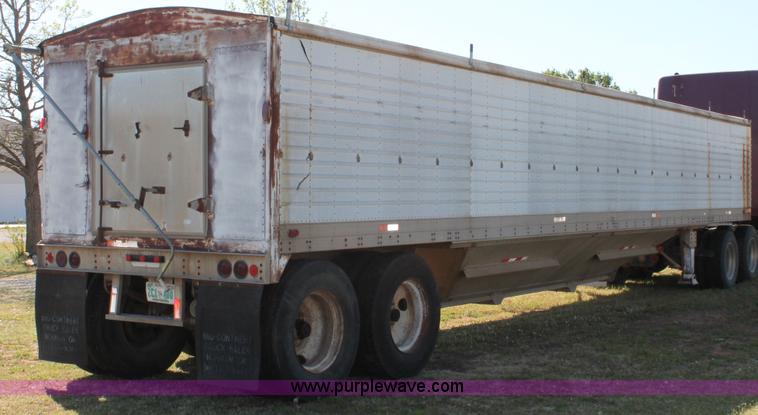 image for item K8987 1981 Barrett double hopper grain trailer
