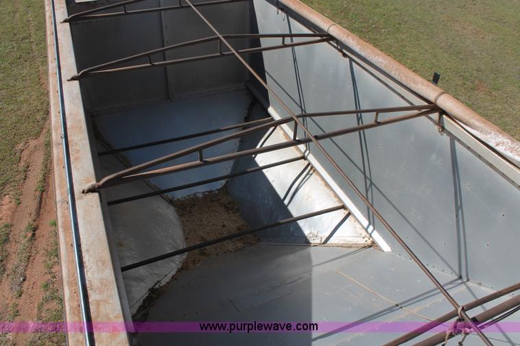 image for item K8987 1981 Barrett double hopper grain trailer