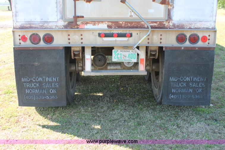image for item K8987 1981 Barrett double hopper grain trailer