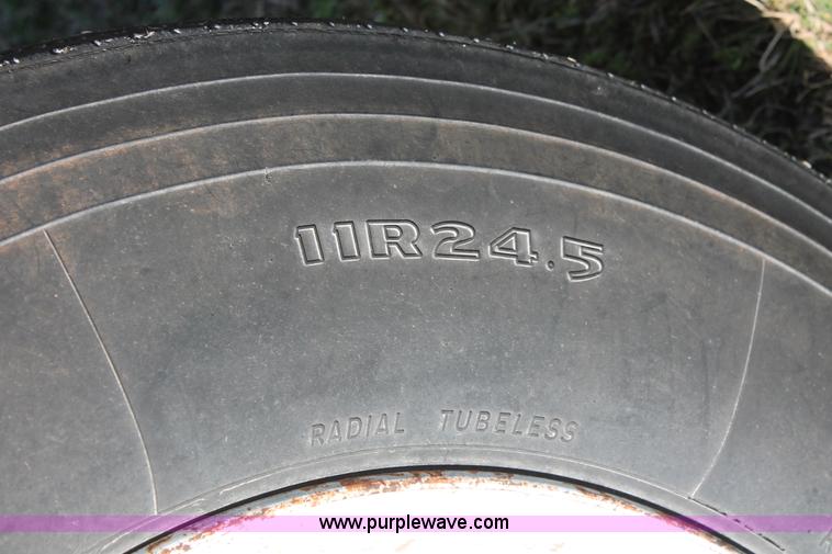 image for item K8987 1981 Barrett double hopper grain trailer