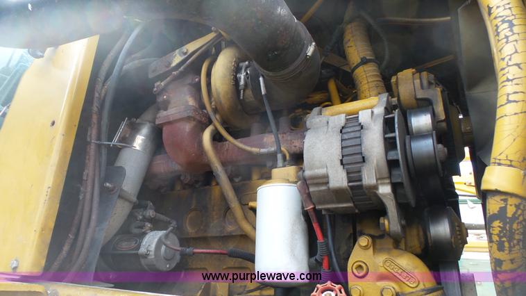 image for item L1337 1999 Ag-Chem RoGator 854 self-propelled sprayer