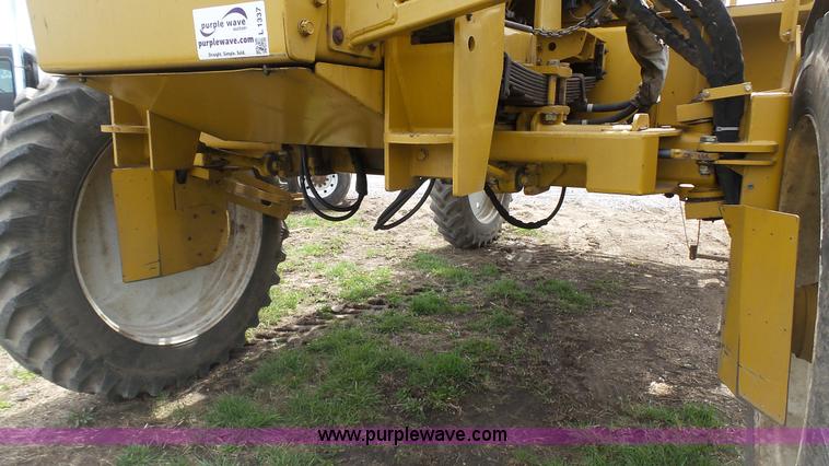 image for item L1337 1999 Ag-Chem RoGator 854 self-propelled sprayer
