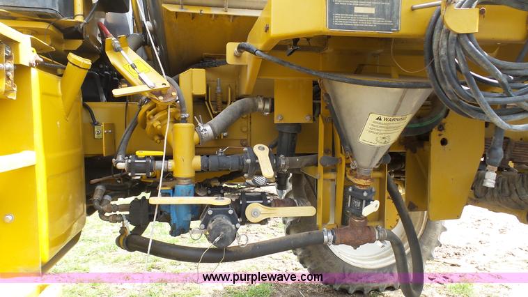 image for item L1337 1999 Ag-Chem RoGator 854 self-propelled sprayer