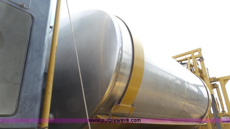 image for item L1337 1999 Ag-Chem RoGator 854 self-propelled sprayer