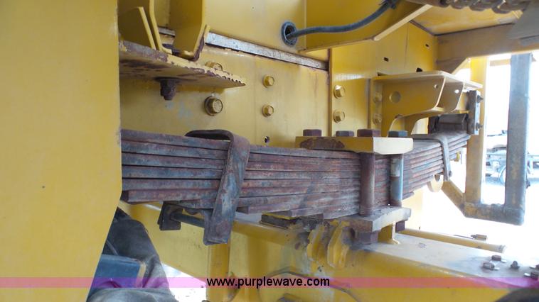 image for item L1337 1999 Ag-Chem RoGator 854 self-propelled sprayer