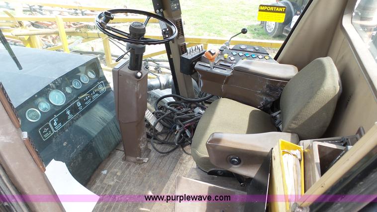 image for item L1337 1999 Ag-Chem RoGator 854 self-propelled sprayer