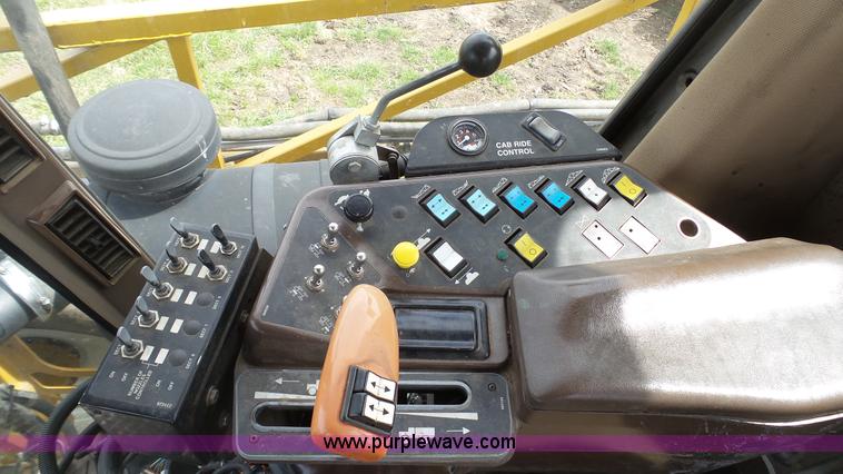 image for item L1337 1999 Ag-Chem RoGator 854 self-propelled sprayer