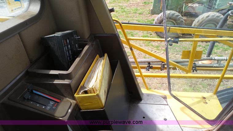 image for item L1337 1999 Ag-Chem RoGator 854 self-propelled sprayer