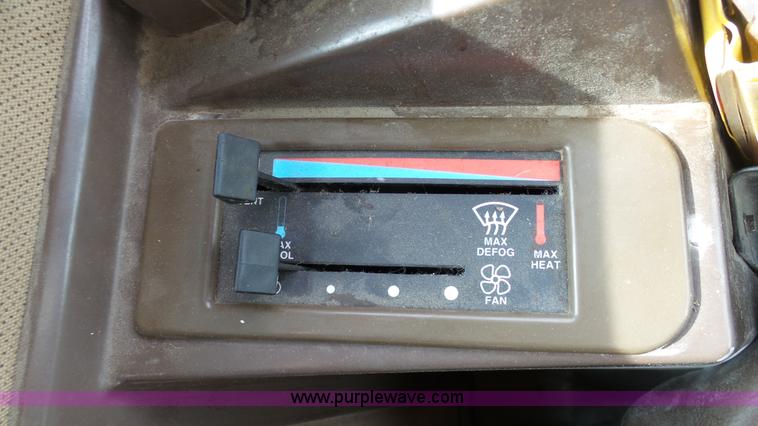 image for item L1337 1999 Ag-Chem RoGator 854 self-propelled sprayer