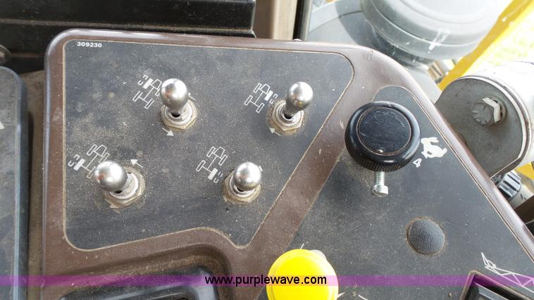 image for item L1337 1999 Ag-Chem RoGator 854 self-propelled sprayer