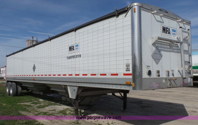 image for item L1338 2004 Wilson double hopper grain trailer