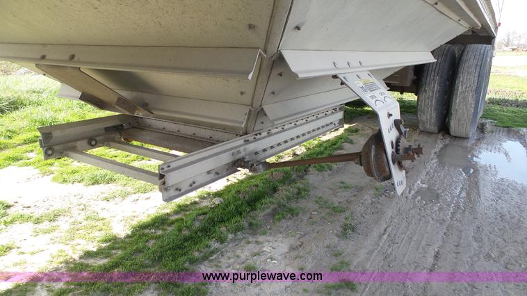 image for item L1338 2004 Wilson double hopper grain trailer
