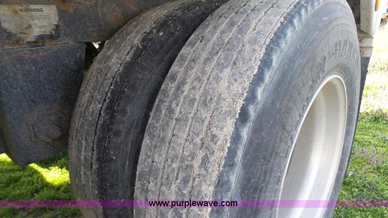 image for item L1338 2004 Wilson double hopper grain trailer