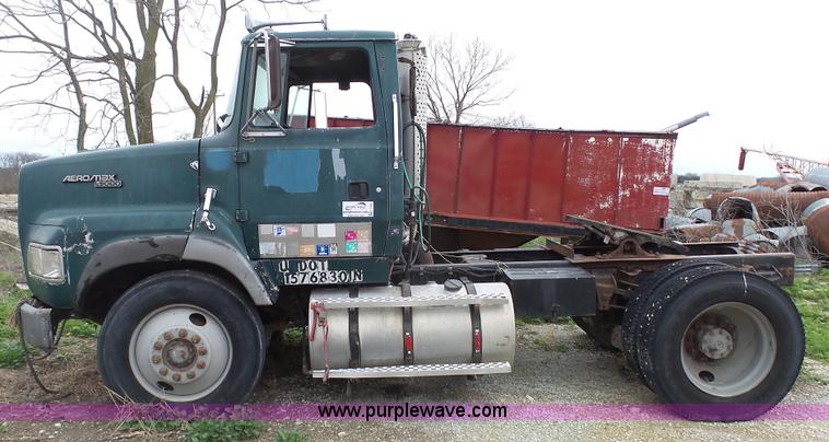 image for item L1344 1992 Ford LA9000 AeroMax 106 semi truck